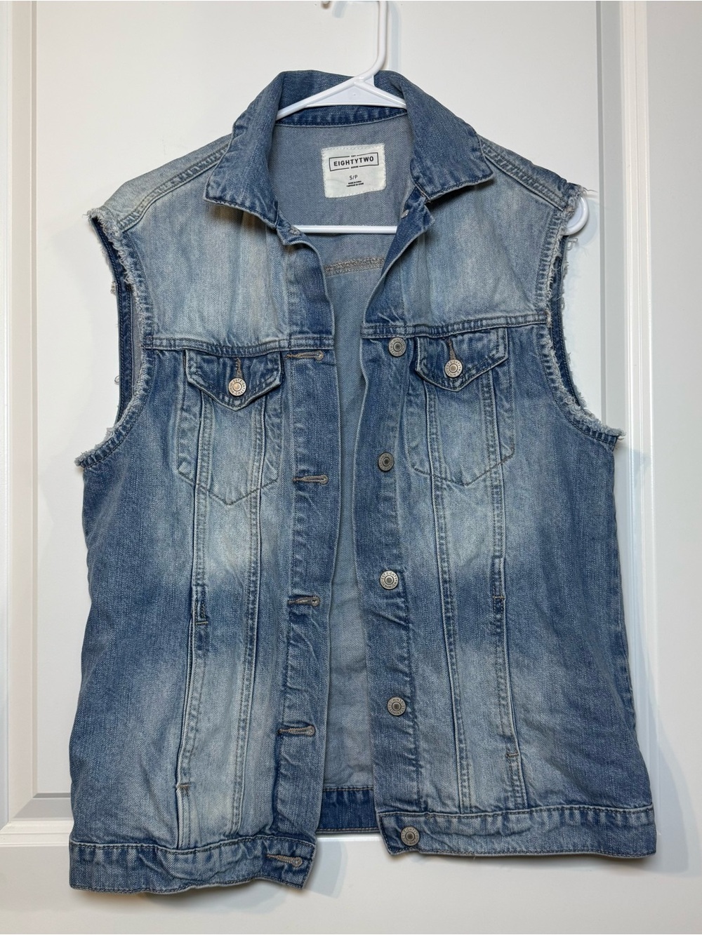 EightyTwo Denim Women’s Light Wash Sleeveless Jean Vest Frayed Raw Hem